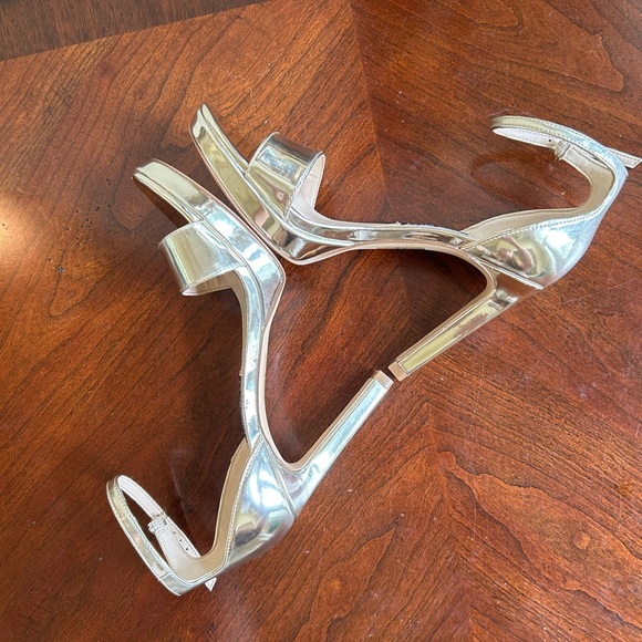 Nine West metallic gold ankle strap heels - Picture 5 of 6